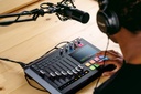 TASCAM MIXCAST4 Consola Pasiva, grabadora e interfaz de audio USB: cuatro entradas de micrófono XLR/TRS, pantalla táctil y software de edición incluidos